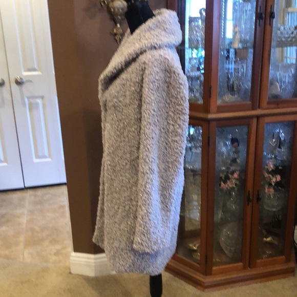 Chicwish Curly Faux Fur Coat/NWT - Picture 2 of 10